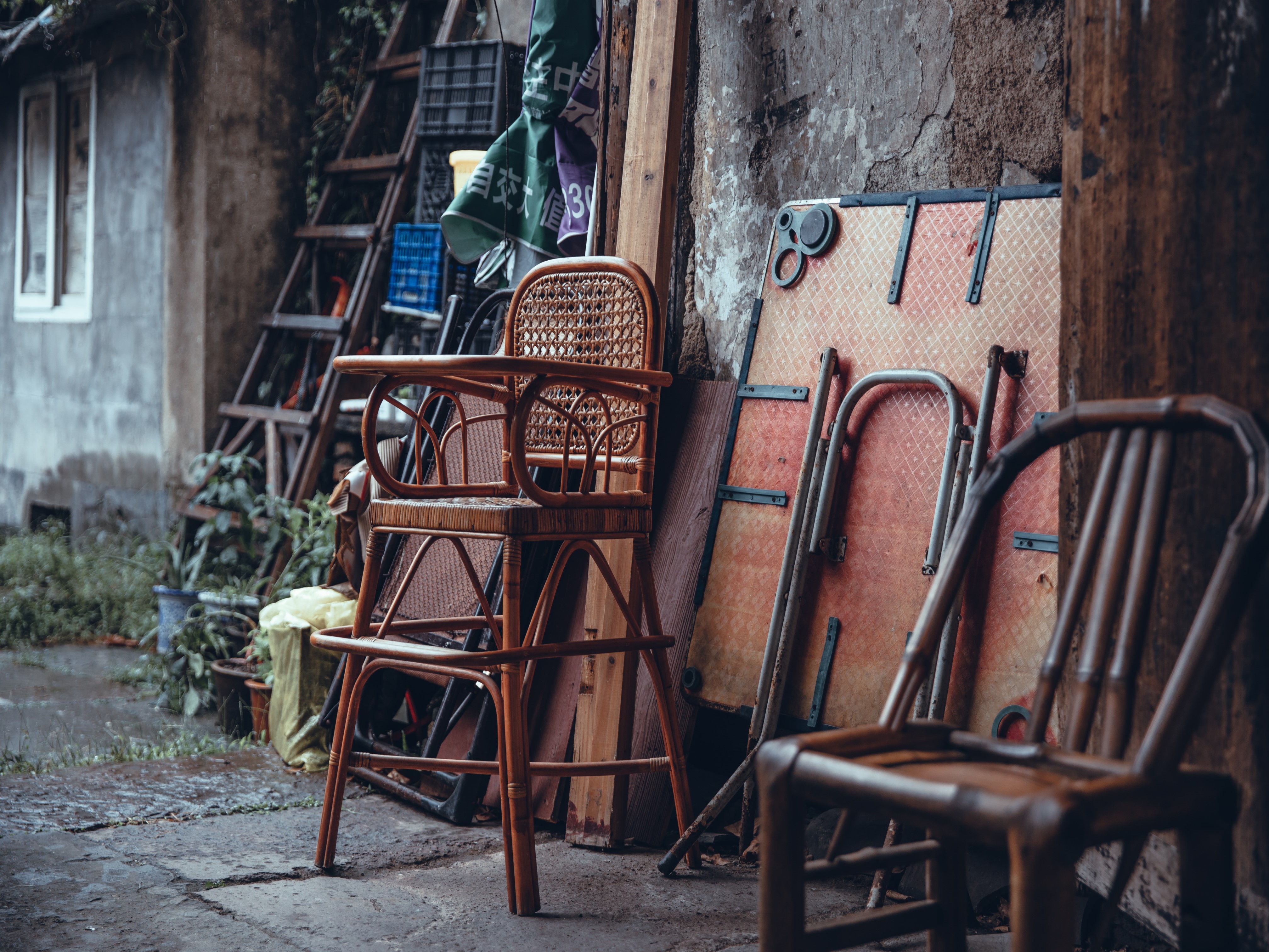 Used furniture - table and chairs